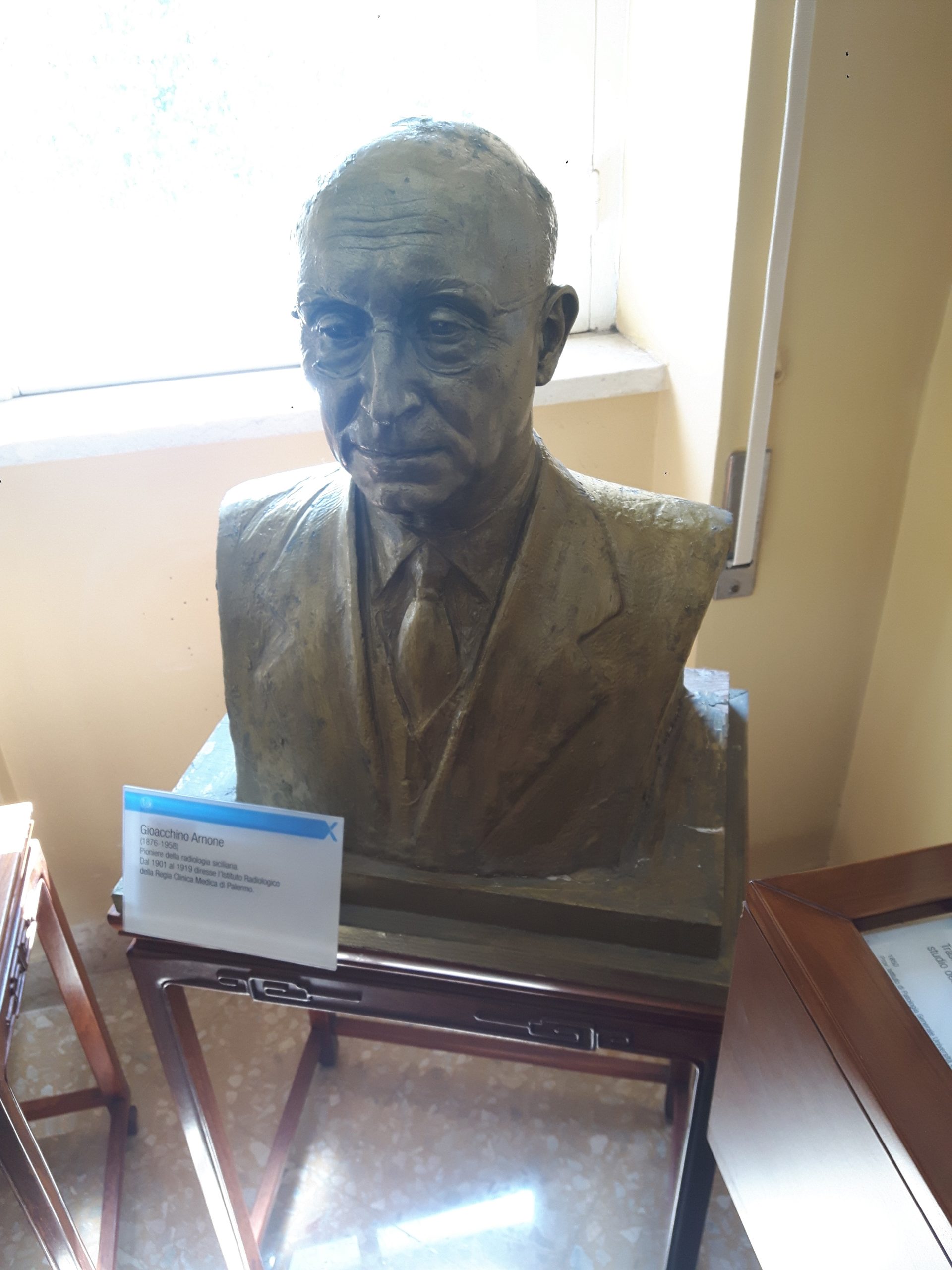 Gioacchino Arnone's bust, Museo della Radiologia, Palermo (3).jpg